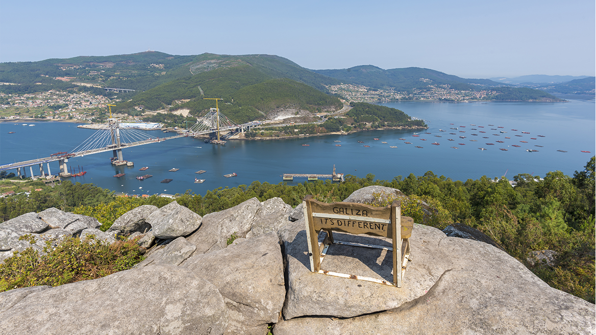 The Redondela bench, near Vigo, has one of the world’s best and most romantic views.