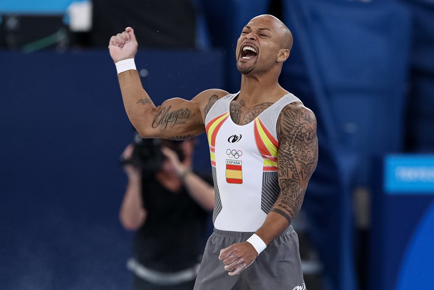 Entrevista a Ray Zapata, plata olímpica Tokyo 2020 en la prueba de suelo, en Iberia Plus magazine.